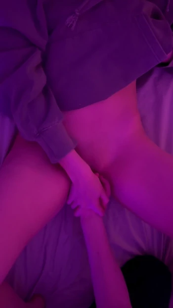 Захватывающий момент из "Я дал моей подруге хороший трах пальцами после трудного дня в Uni"