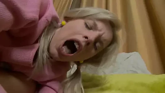 Adiana olduğunu bir sarışın Rus genç kim istiyor horoz içinde ona göt