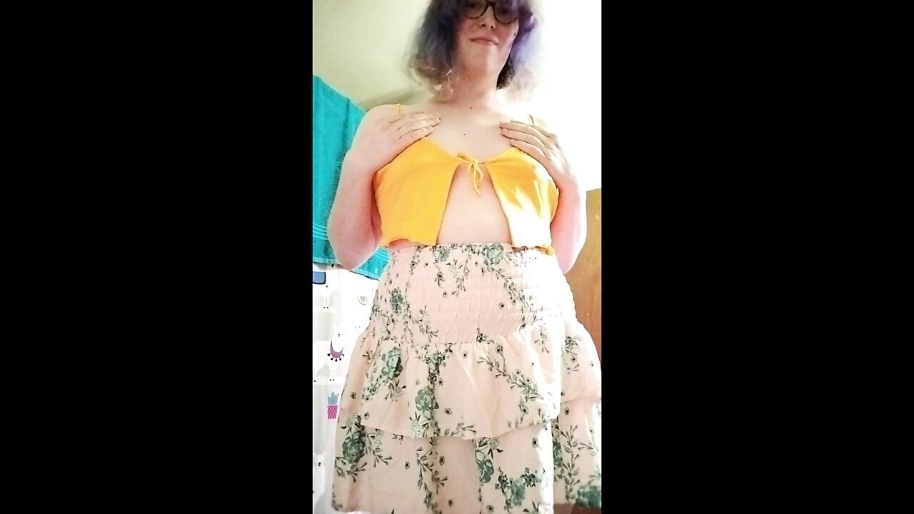 Tombul tgirl alır bir işemek için senin