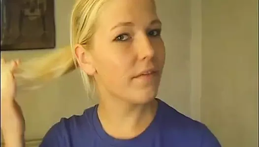 İri göğüslü sarışın Nada'nın yarağımı tatmasına izin verdim