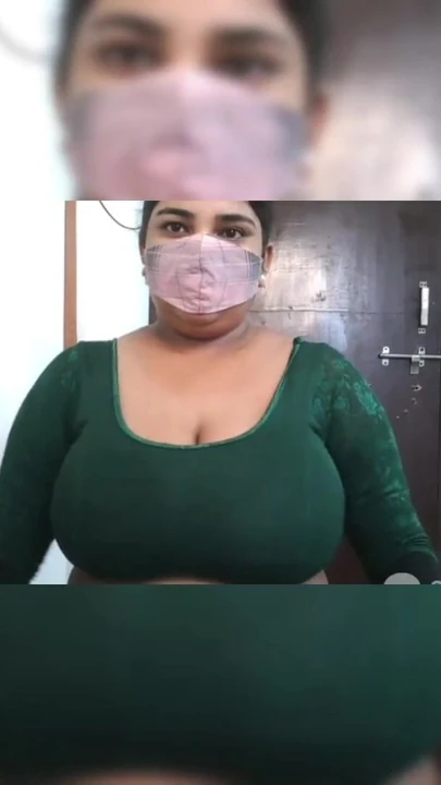 Захватывающий момент из "Сексуальной индийской девушке дези лижет ее киску и трахает пальцами любовник"