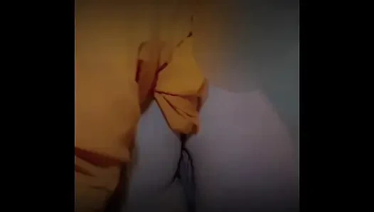 Zenci yalnız kadın büyük siyah dildoyla mastürbasyon yapıyor