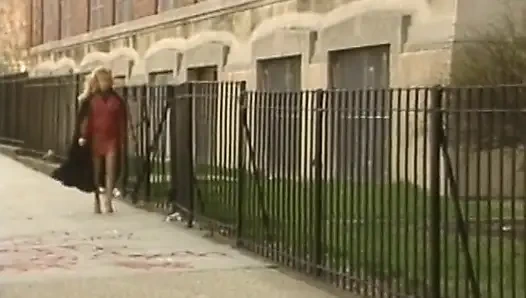 Klasik sarışın lezbiyenler 69 pozisyonunda amcık yalıyor