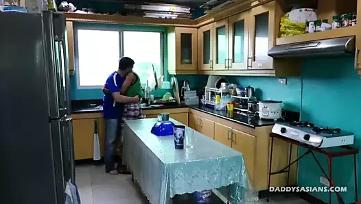 Baba eyersiz sikikleri Asya oğlan marcon