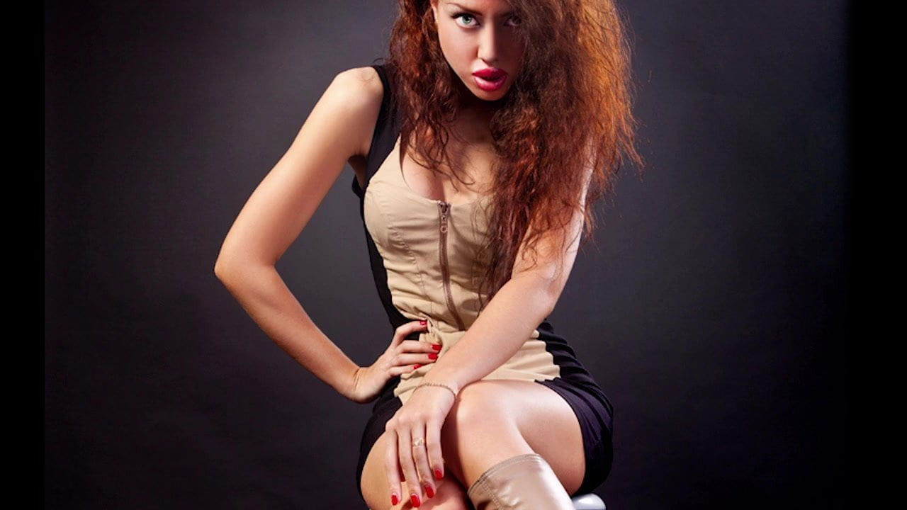 Ballbusting lezbiyen askeri memur dominatrix