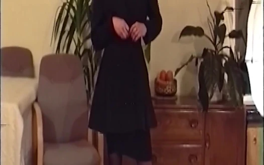 Esmer hatun kaburgalı dildosunu derinden kaydırıyor