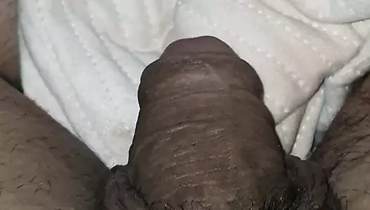 Üvey annen taşaklarını ve sikini sıkıyor ???