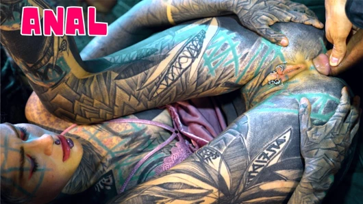 Güvenlik ihlali sinematik dövmeli genç kız büyük zenci yarağıyla karşı karşıya