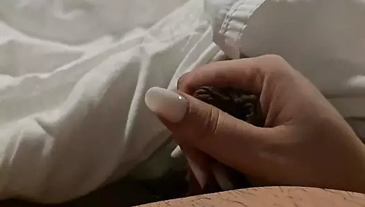 Üvey anne üvey oğlunun sikini artık kocasıyla tartışmadan mastürbasyon yapıyor