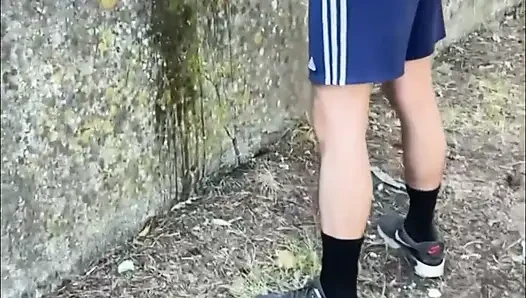 Sokakta işeyen amatör oğlanların derlemesi