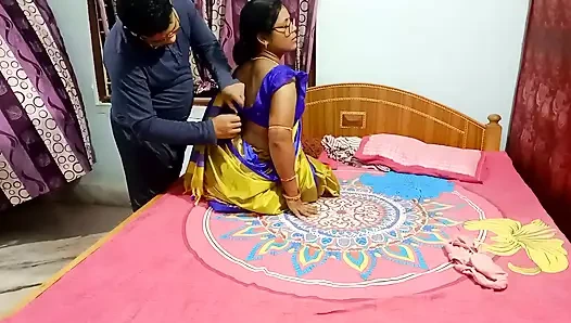 Kocası bakire Hintli desi yengeyi tamamen çıplak sikiyor - ateşli seks