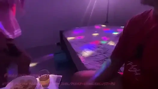 Pinay bar kızı sa vip oda dırdır ediyor para kay efendim. Chloe Salvador vip odada müşterisini sikiyor.