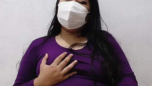 Viuda provoca jugando con el coño sola