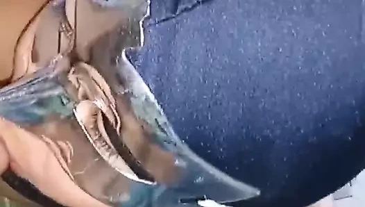 Ateşli üvey kardeşim, kız arkadaşımın orada olmadığı gerçeğinden yararlanarak bana oral seks yaptı