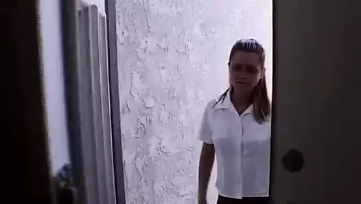 Yaşlı nine genç kızları seviyor