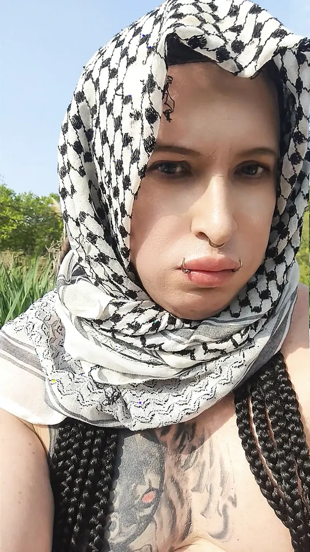 Bonnie doğa mastürbasyonu