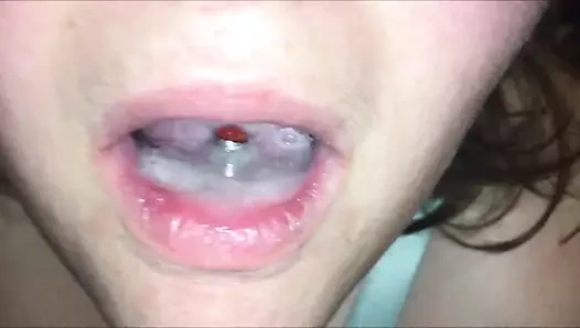 Nerdy kız kız klitoris ile deneyler ve fışkırtma yapar