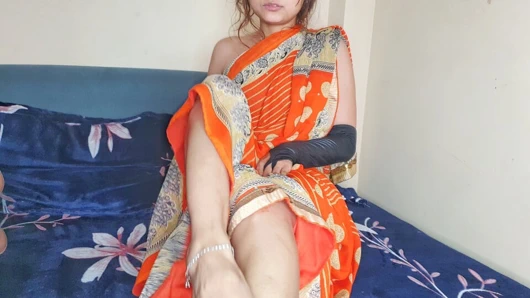 Genç Hintli kızın paraya ihtiyacı var ve büyük siyah yarakla sikiliyor