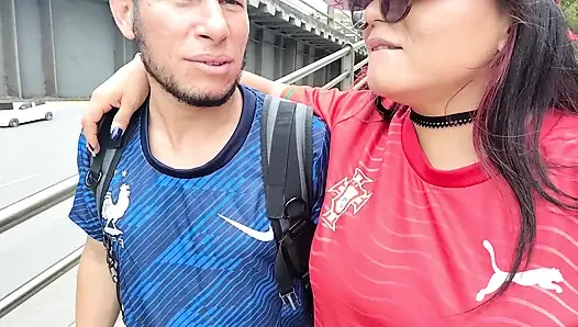 Eyalet köprüsünün dışında takılan güzel bir üniversite öğrencisiyle lezzetli anal seks.