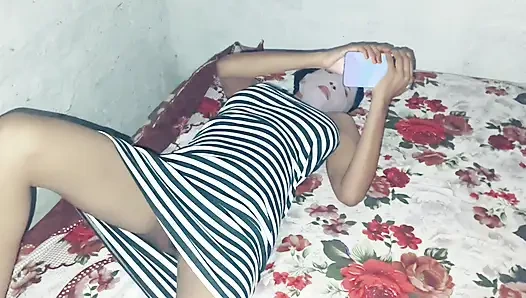 Sezon 49. Arabada sikişdikten sonra. Erkek arkadaşım beni kulübede sikiyor