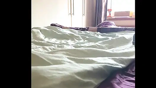 Üçlü ıslak orgazm sırılsıklam ıslak duş mastürbasyonu ve yatakta çıplak