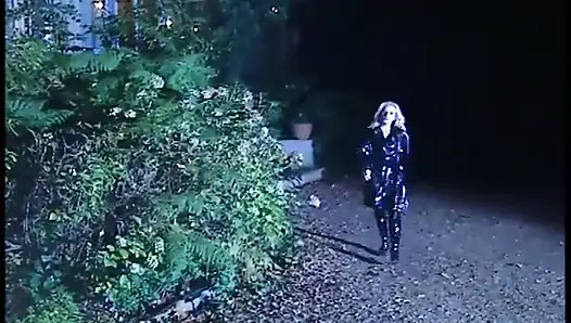 İç Çamaşırlı Sarışın Bomba Tutkulu Oyuna Boyun Eğiyor