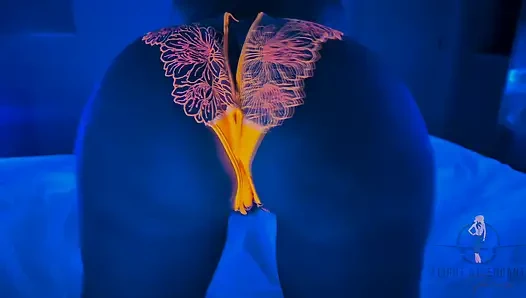 Işıklar Aşağı, Parlıyor