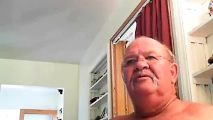 440. baba kamera için boşalıyor