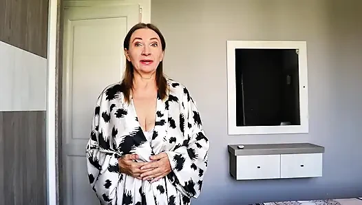 Olgun büyük memeli futanari üvey oğlu için sırrını ortaya çıkarıyor