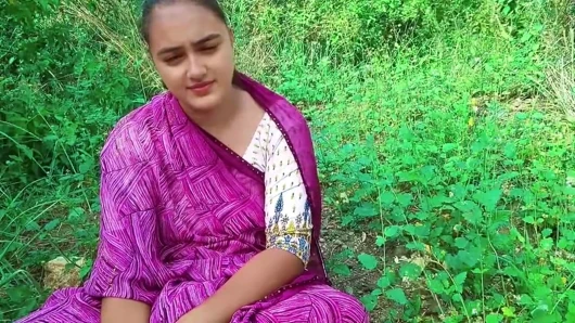 Soniya Bhabhi ekeli apne devar ke sath bhes chrane jungle me gai ya da waha devar ka mota lund dekhkar chudwane lagi Hintçe ses
