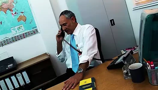 Sürtükler Melissa Black ve Alexis tüm deliklerini doldurtabilir, çifte döl yutma ile bitirebilir!