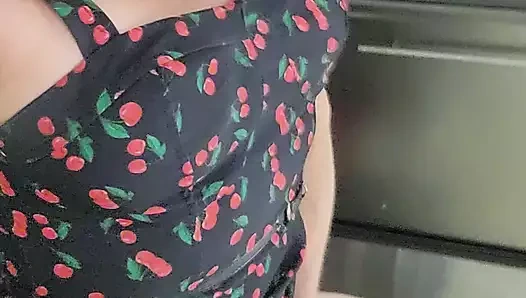 Yaramaz Amerikalı orta yaşlı seksi kadın iş yerinde mastürbasyon yapıyor