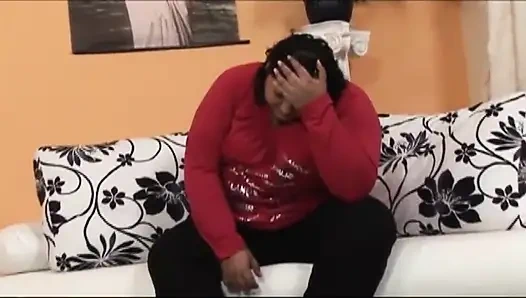 Büyük şişman orta yaşlı seksi kadın büyük yarak üzerinde