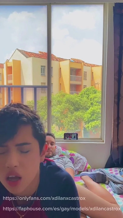 Twink evde kimse yokken heteroseksüel yarak emiyor ve götünü sikiyor