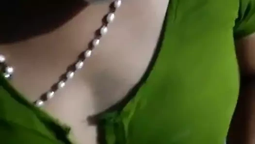 Tamil anuty gösteri ona vücut