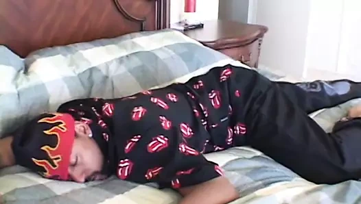 Büyük göğüsler ile oldukça sevimli esmer bebek onun geniş amını becerdin alır