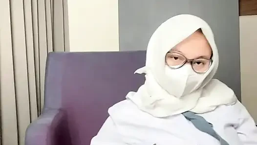 Lise öğrencisi büyük götünü fışkırtarak gösteriyor