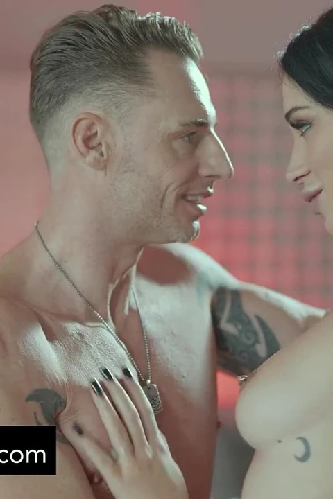 Alessandra Jane ve Lola Bellucci ile ateşli üçlü