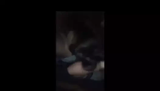 O verir mükemmel oral seks için ona bf içinde araba