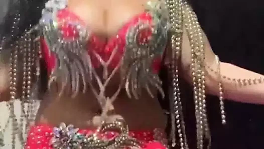 Alla smyshlyaeva - seksi busty dansöz