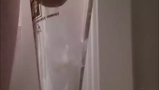 Su bardağına boşalmak