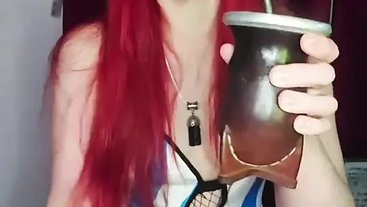 Çok yaşa ülke! Arkadaşlar, pastalar ve seks