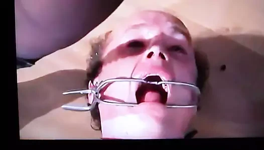 sous-merde aime la pisse de Mistress