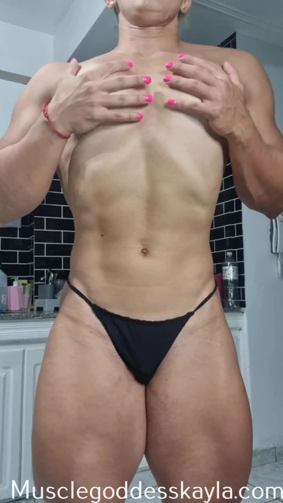 Esnetmek eğlencelidir, özellikle latin orta yaşlı seksi kadın