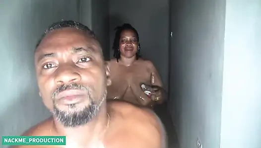 Karım oturma odasında görüşmedeyken porno için seçmelere gelen nineyi sikiyorum