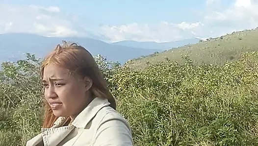 Açık havada yarağımı emiyor ve neredeyse keşfediliyoruz