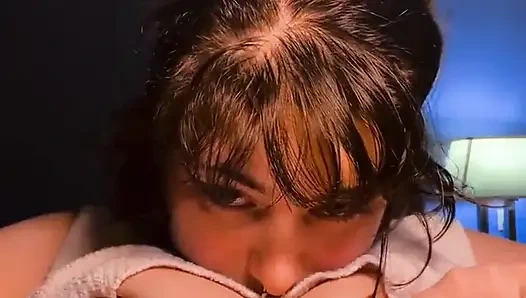 Сосание сосков и игра