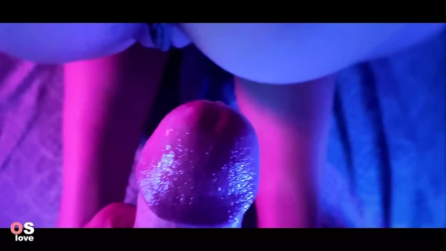 Sahte fotoğrafçı bir fotoğraf seansı içinde modelleri sikiyor