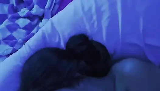 Seksi orta yaşlı seksi kadın sakso çekiyor ve domalıyor