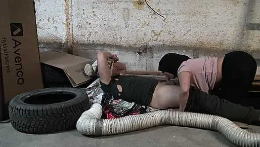 Nymphomaniac kız New York'ta sokakta beş parasız götlü bir serseriyle seks yapıyor